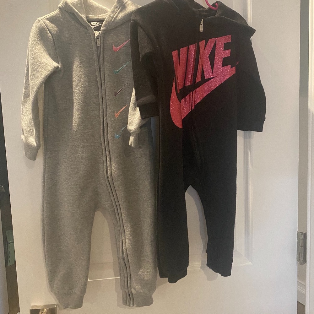 5 Like new no stains bundle deal for $40 you can't beat that!